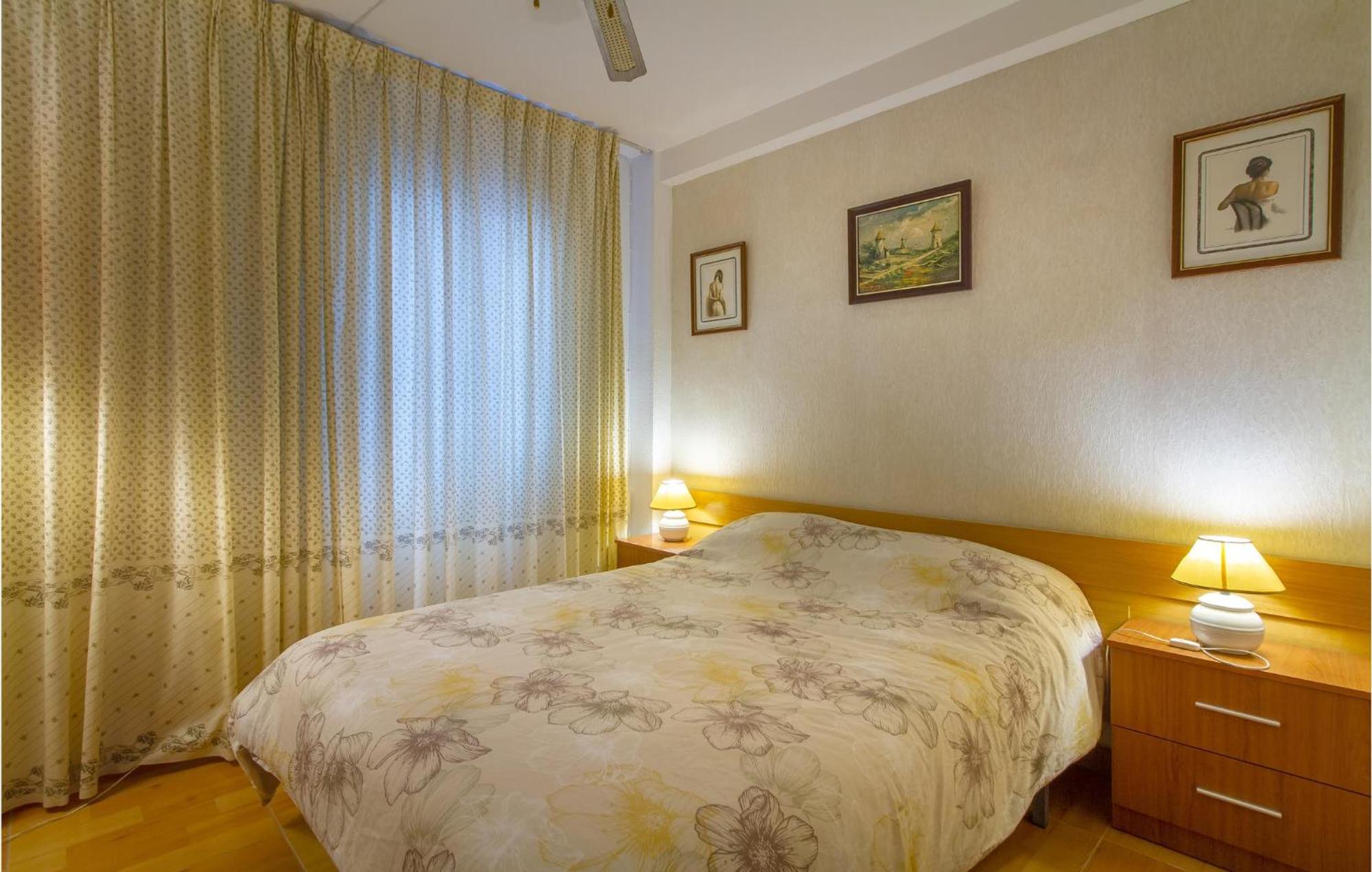 Stunning Apartment In Gandia With Kitchen Bagian luar foto