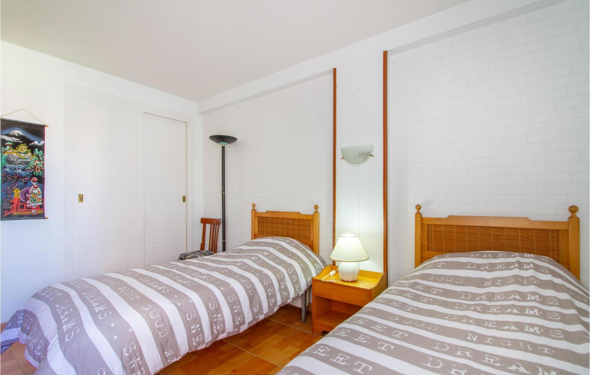 Stunning Apartment In Gandia With Kitchen Bagian luar foto